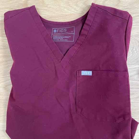 Figs Burgundy Scrub Set, Small Casma Top and Petite Small Zamora Joggers - Picture 2 of 6